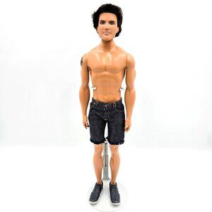 Mattel Twilight Saga Jacob 2009 Barbie Collector Pink Label Doll Read